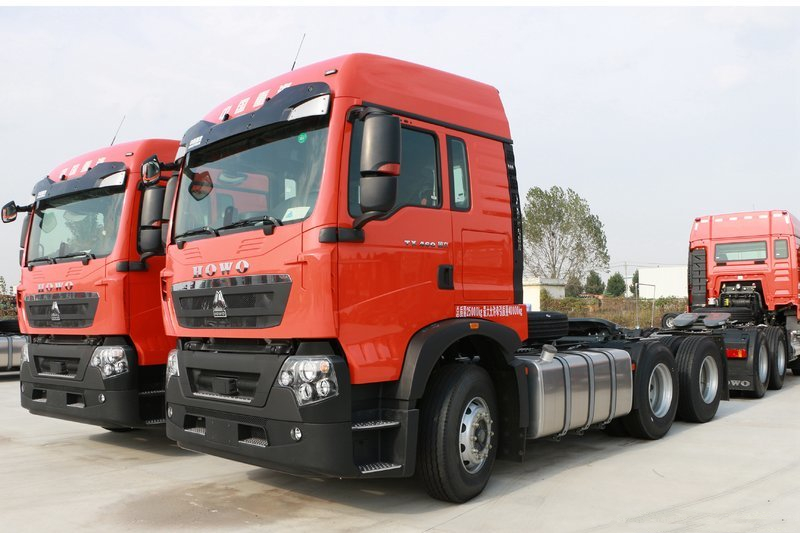 Sinotruk HOWO TX7 tractor.jpg